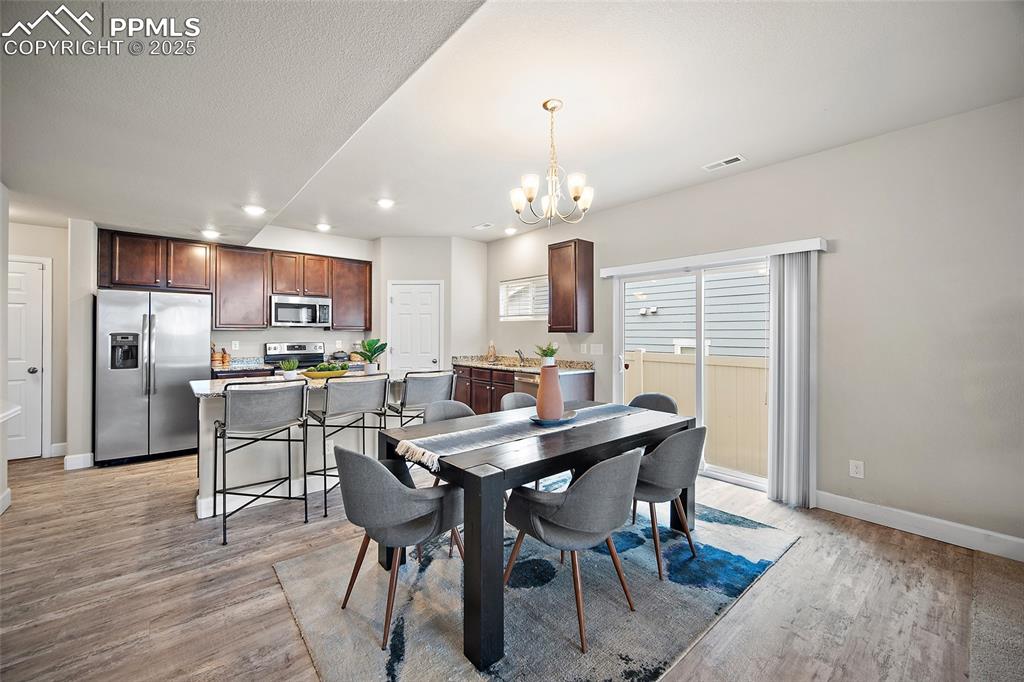 Image 12 of 50: Dining Area