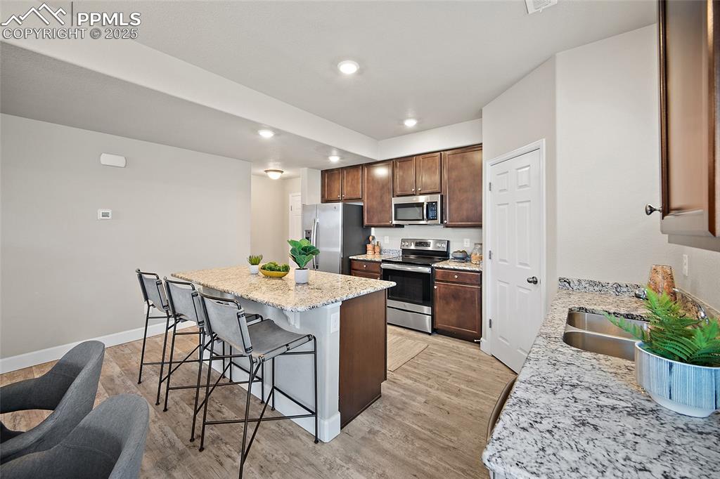 Image 13 of 50: Kitchen