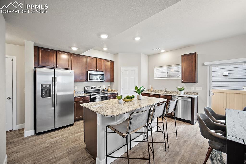 Image 15 of 50: Kitchen