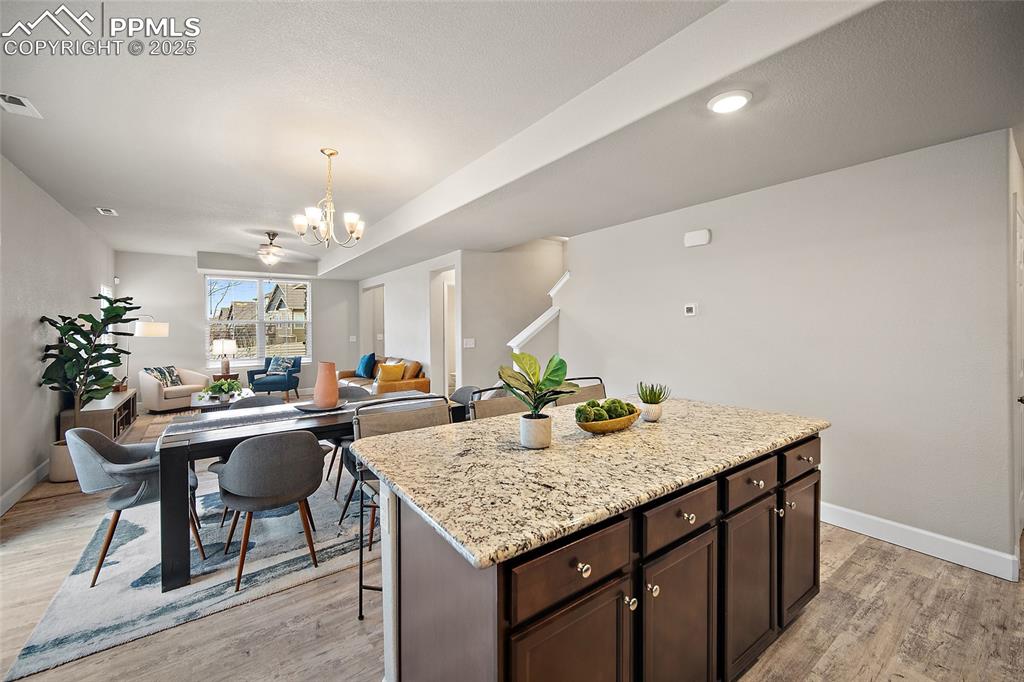 Image 16 of 50: Kitchen