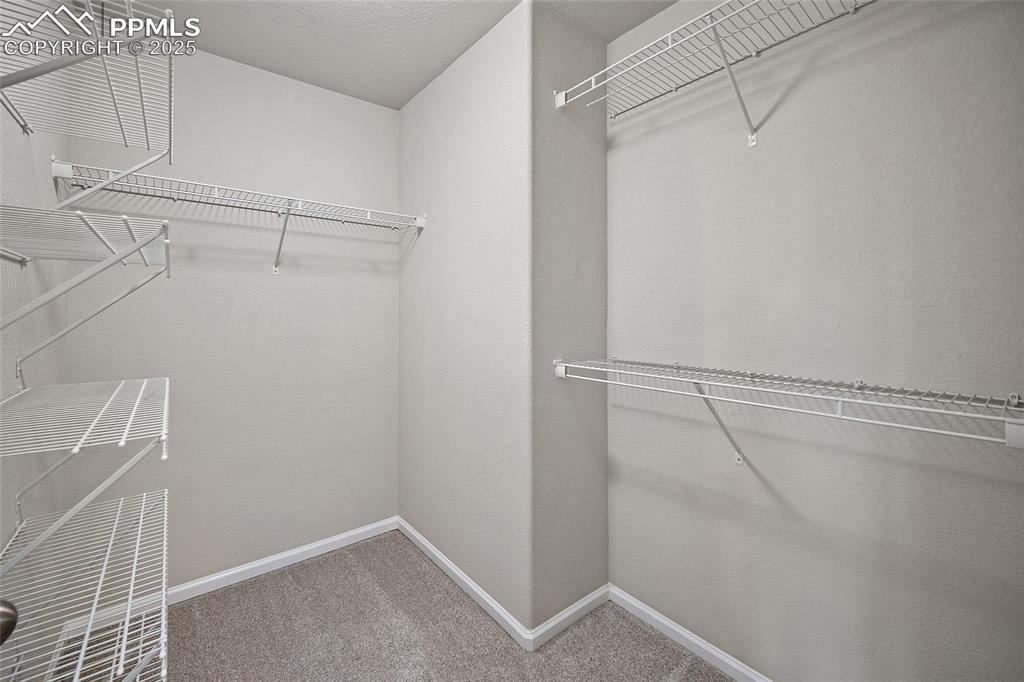 Image 40 of 50: Closet