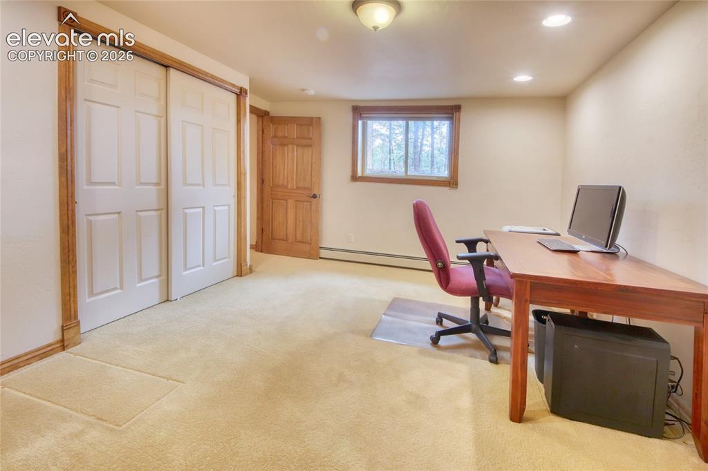 Image 41 of 50: Office