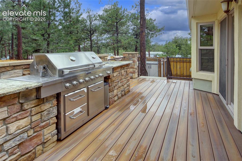 Image 46 of 50: Deck