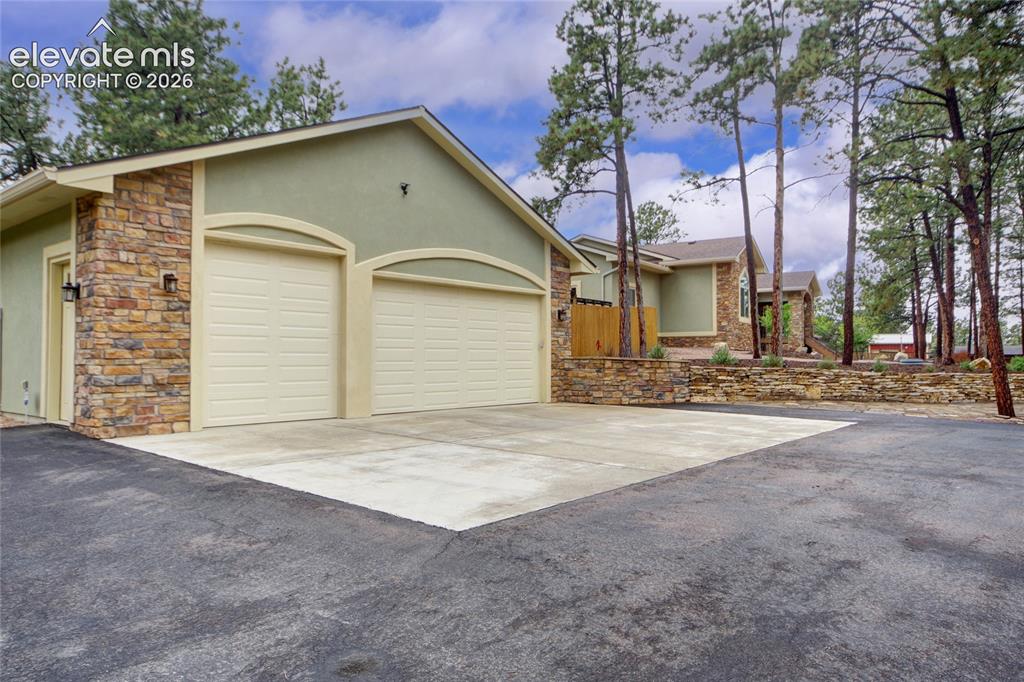 Image 7 of 50: Detached Garage/Shop