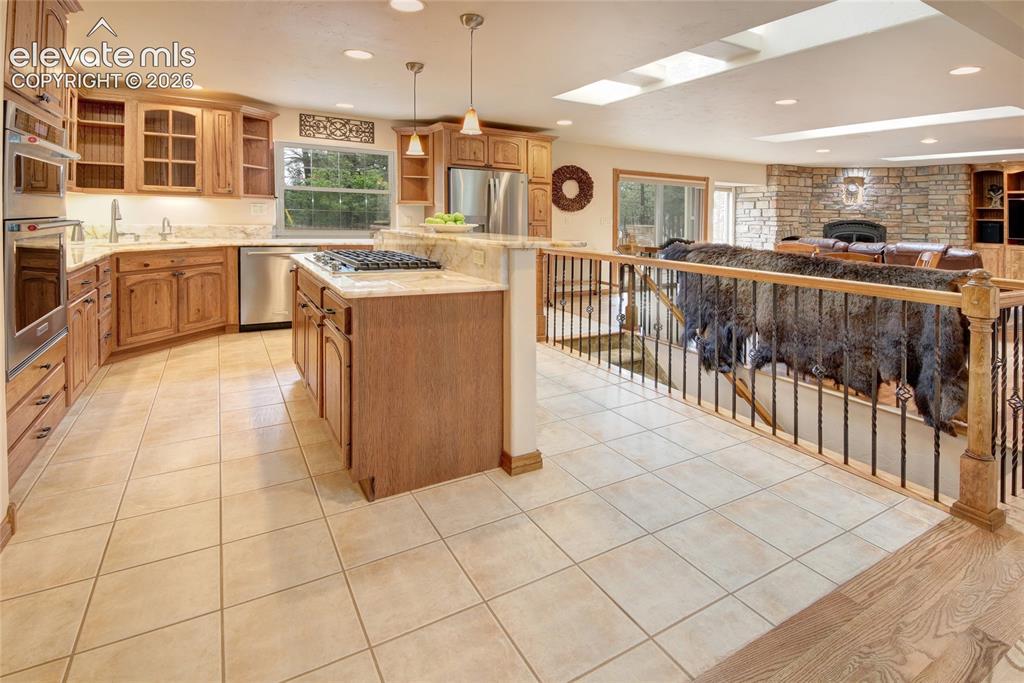 Image 8 of 50: Kitchen