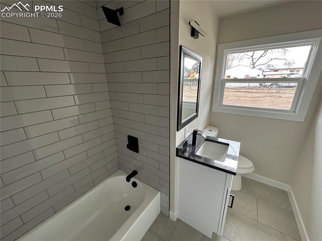 Image 13 of 42: Bathroom