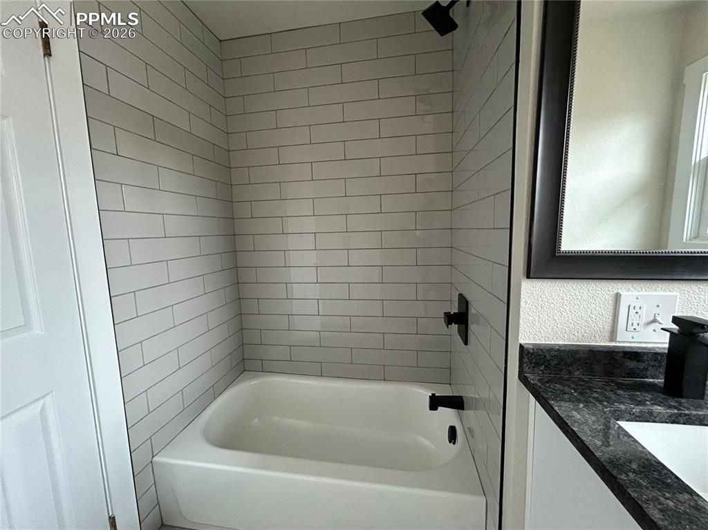 Image 14 of 42: Bathroom