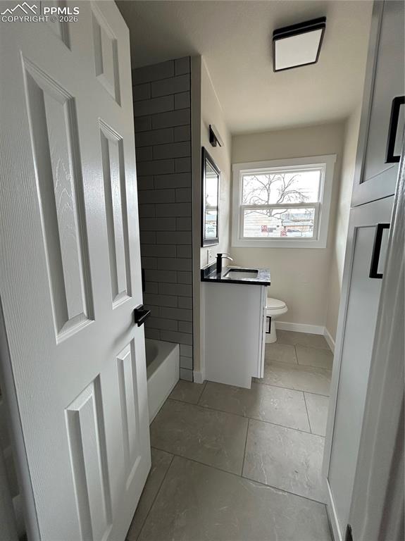 Image 15 of 42: Bathroom