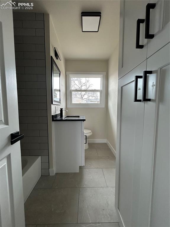 Image 17 of 42: Bathroom