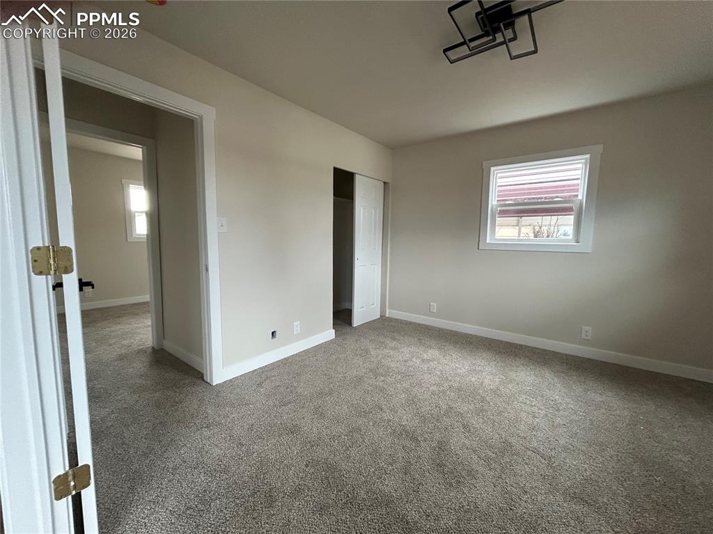 Image 39 of 42: Bedroom