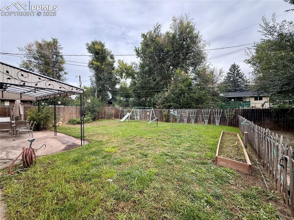 Image 42 of 43: Back Yard