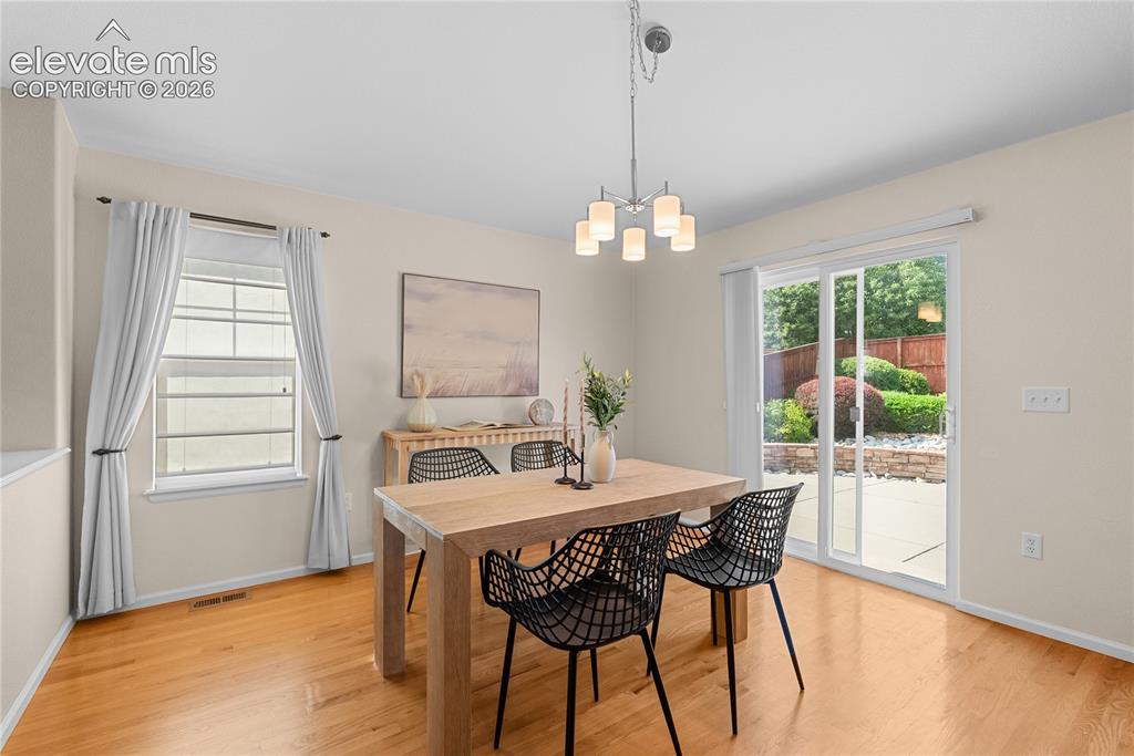 Image 11 of 44: Dining Area