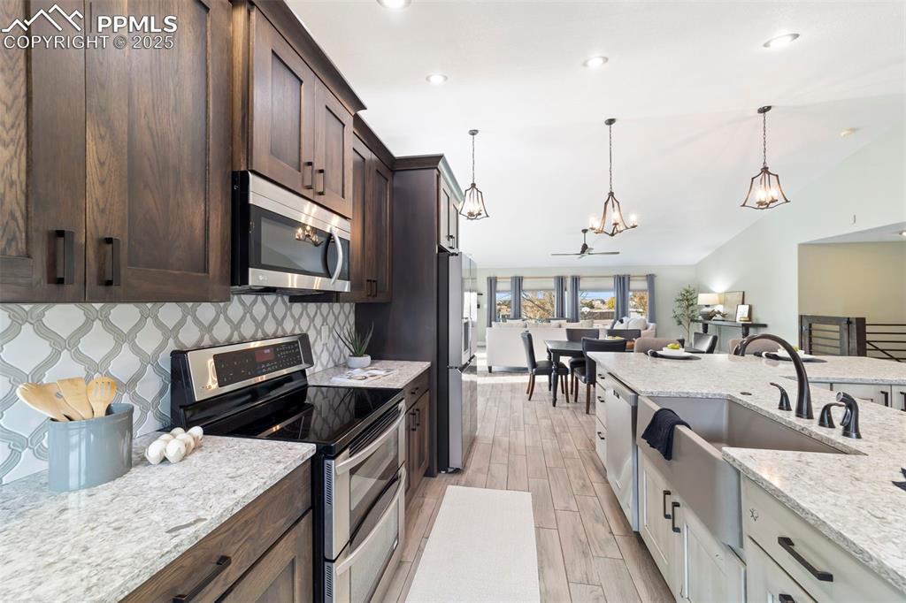 Image 11 of 50: Kitchen