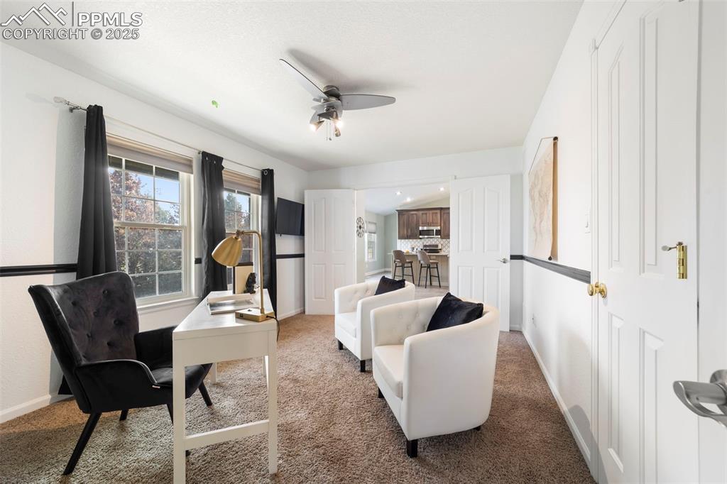 Image 15 of 50: Office