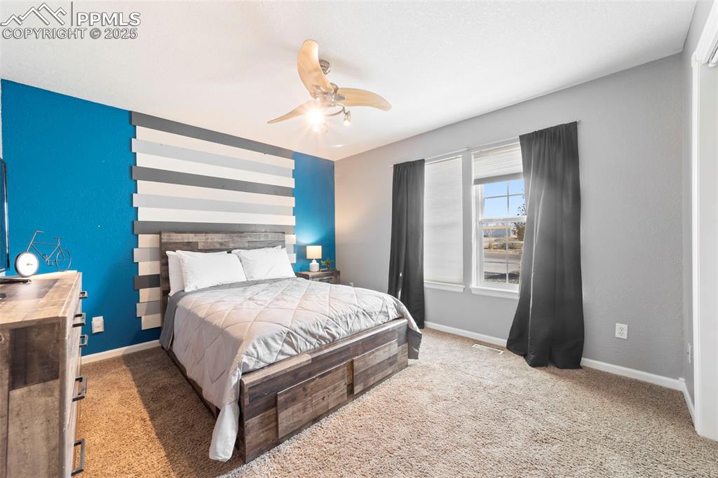 Image 16 of 50: Bedroom