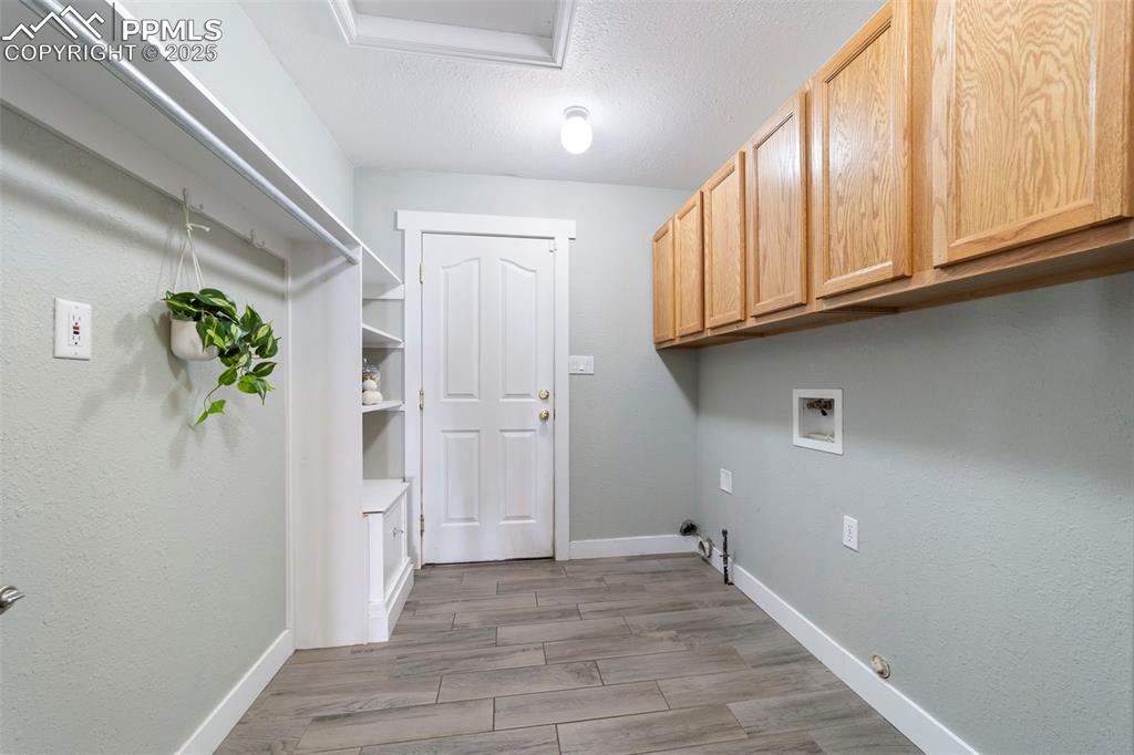 Image 18 of 50: Laundry