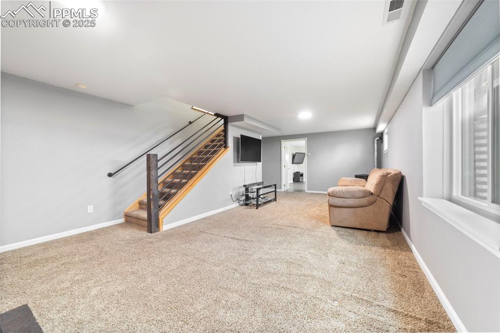 Image 25 of 50: Sitting Room