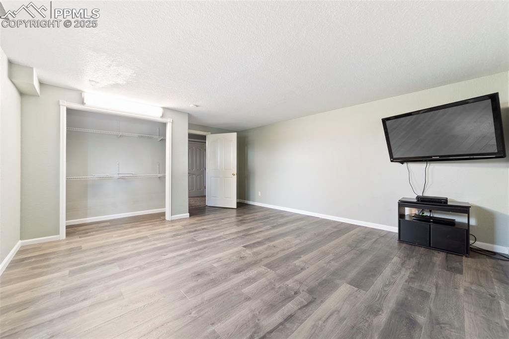 Image 28 of 50: Bedroom