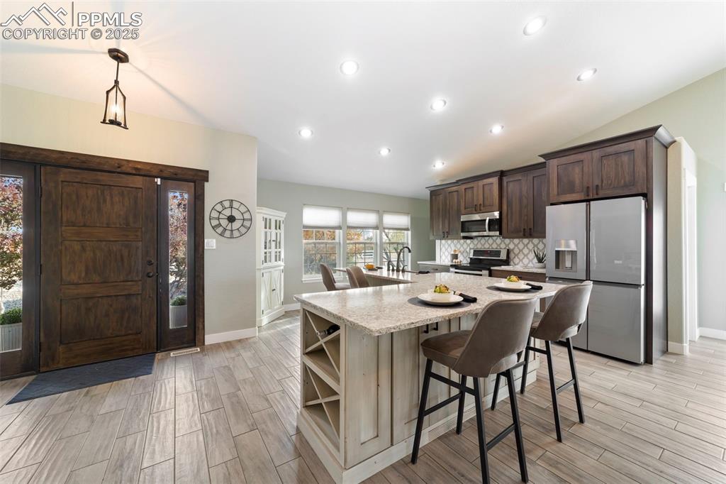 Image 4 of 50: Kitchen