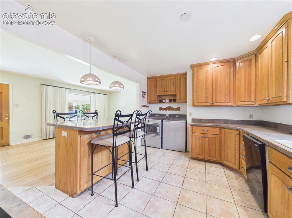 Image 10 of 45: Kitchen