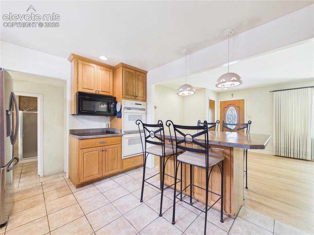 Image 12 of 45: Kitchen