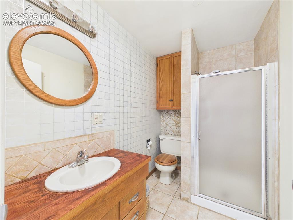 Image 14 of 45: Bathroom