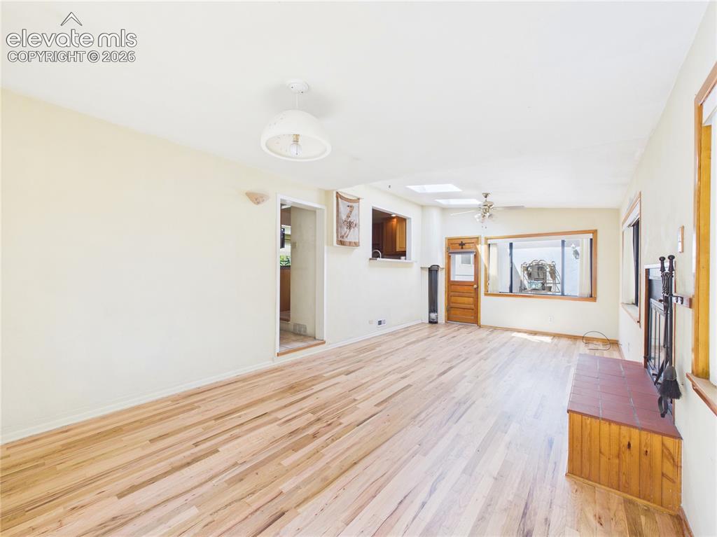 Image 18 of 45: Living Room