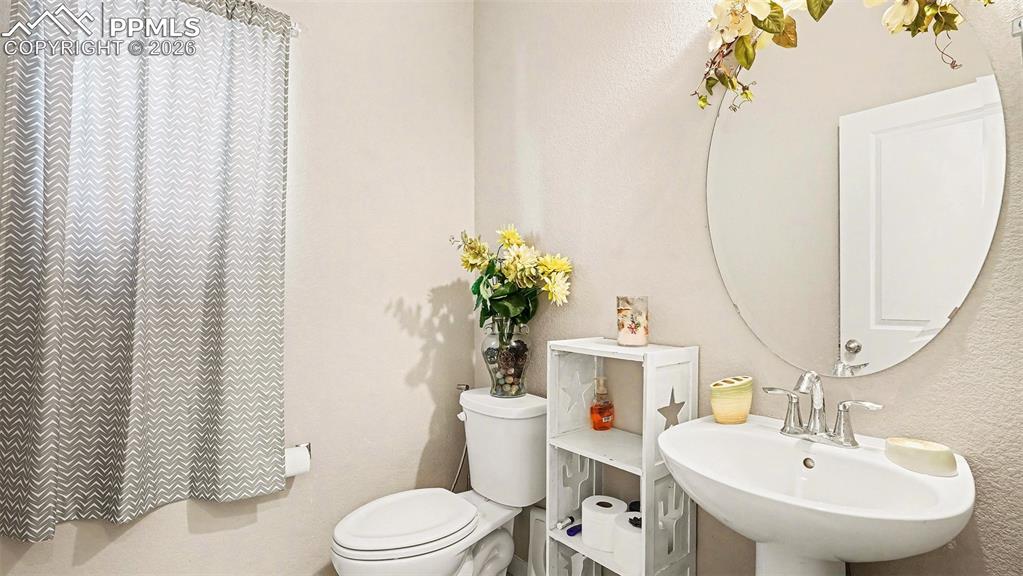 Image 17 of 44: Bathroom