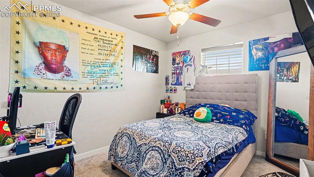 Image 27 of 44: Bedroom