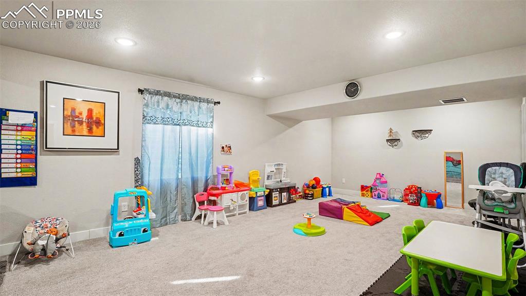 Image 31 of 44: Family Room