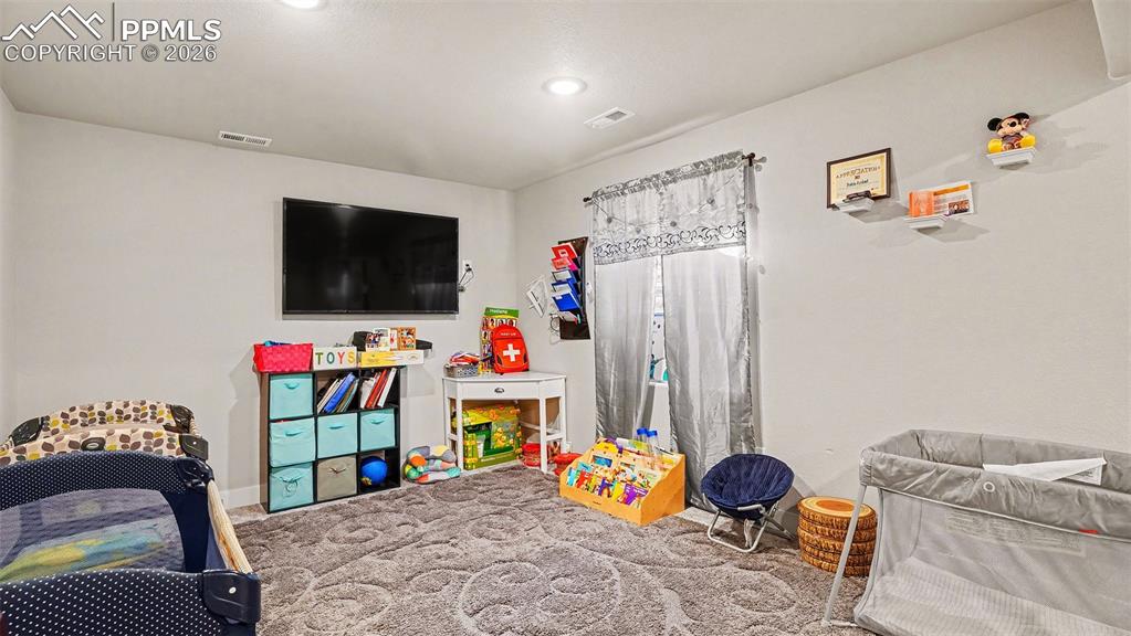 Image 35 of 44: Bedroom