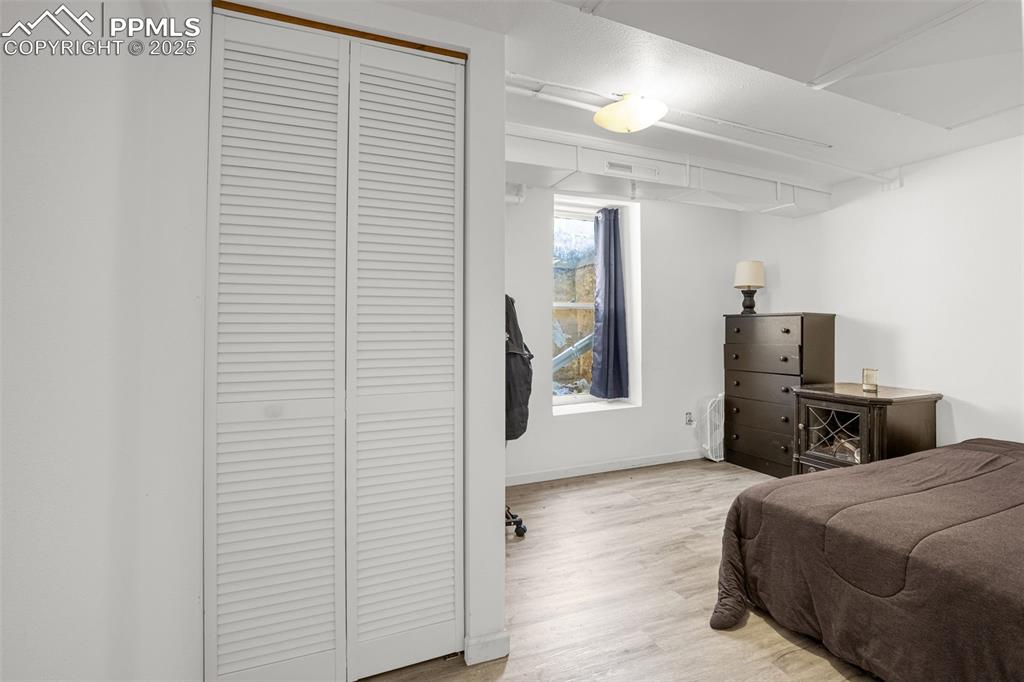 Image 16 of 40: Bedroom