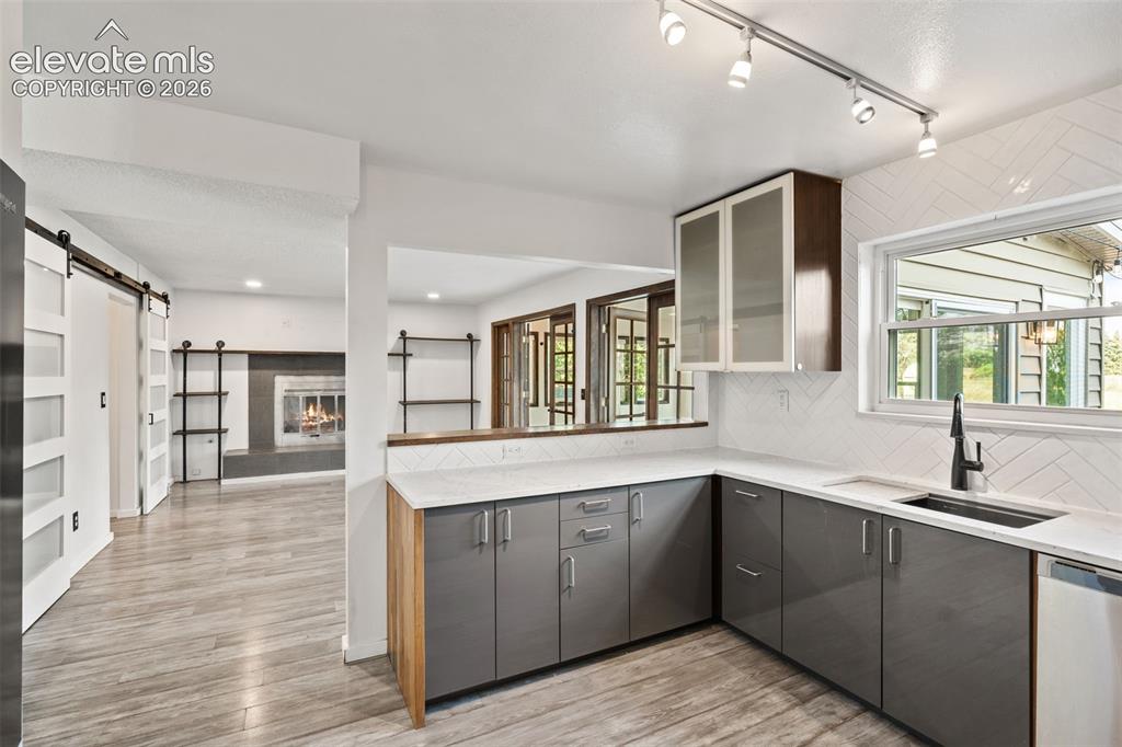 Image 9 of 50: Kitchen