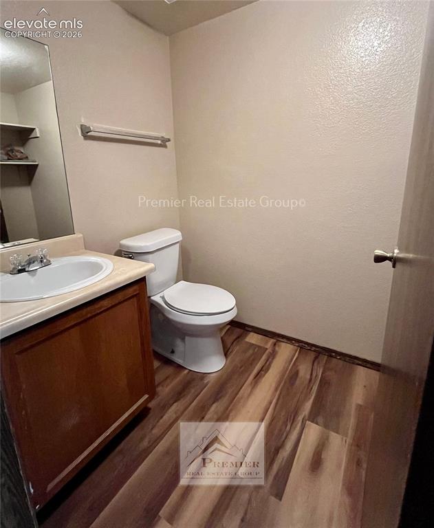 Image 13 of 15: Bathroom