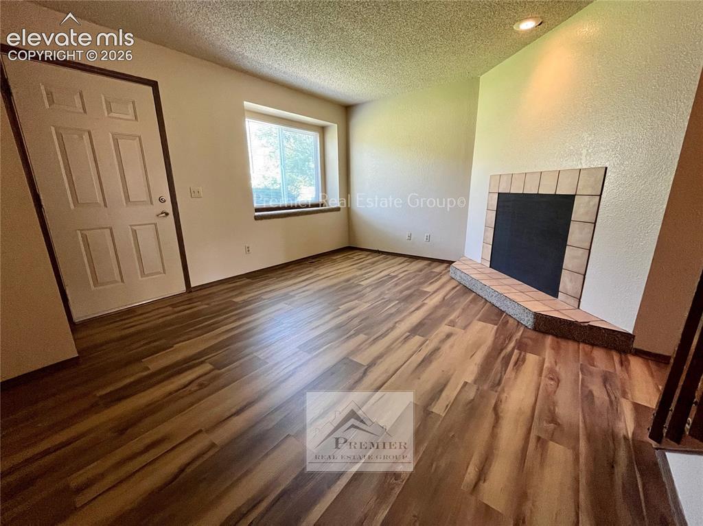Image 5 of 15: Living Room