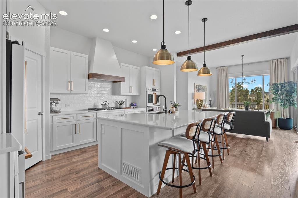 Image 11 of 50: Kitchen