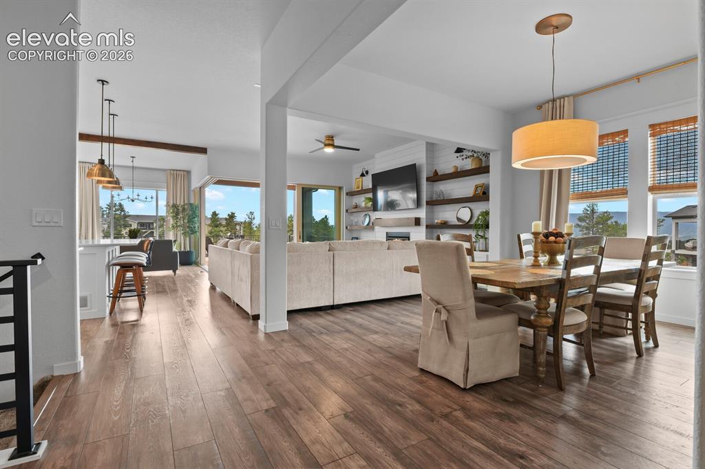 Image 5 of 50: Dining Area
