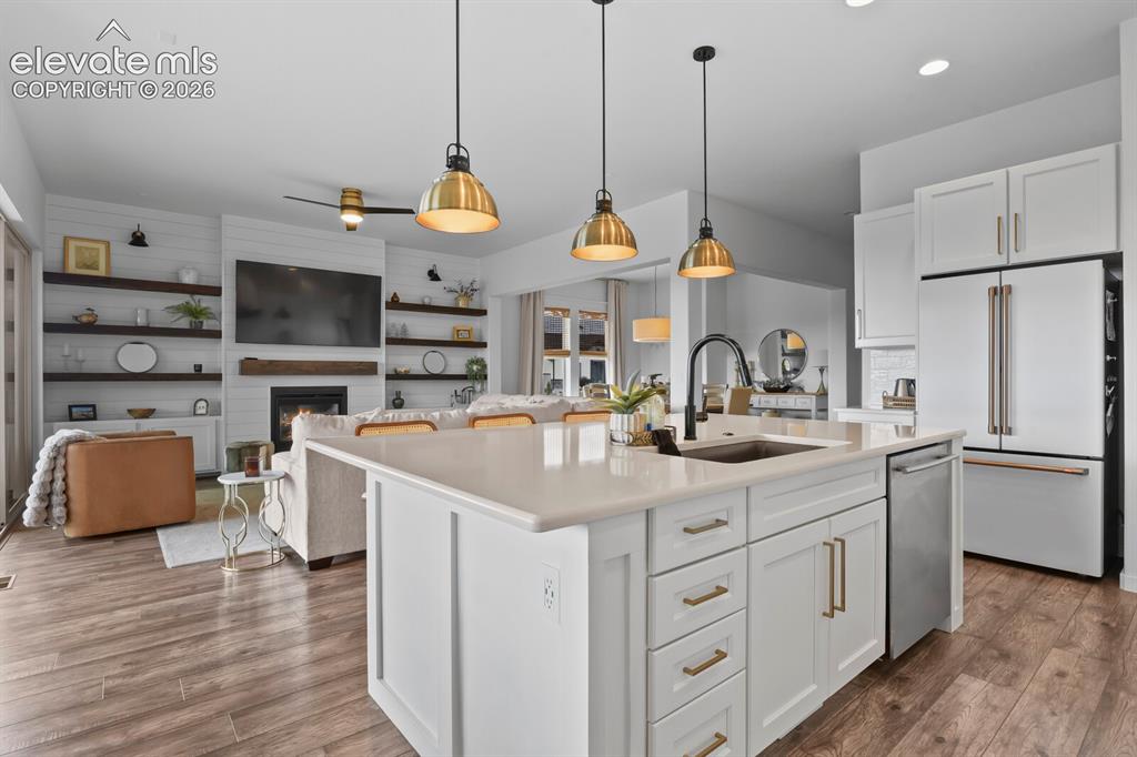 Image 9 of 50: Kitchen