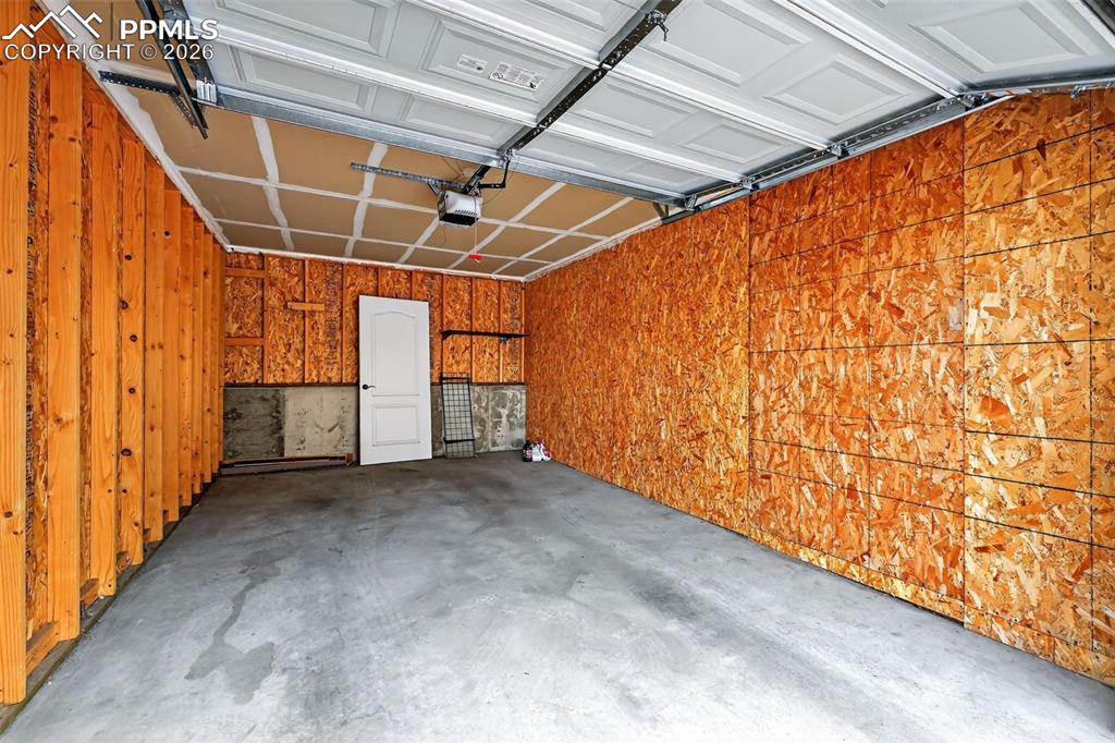 Image 13 of 38: Garage