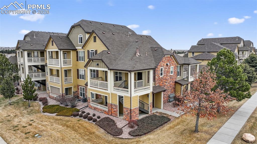 Image 3 of 38: Back of Structure