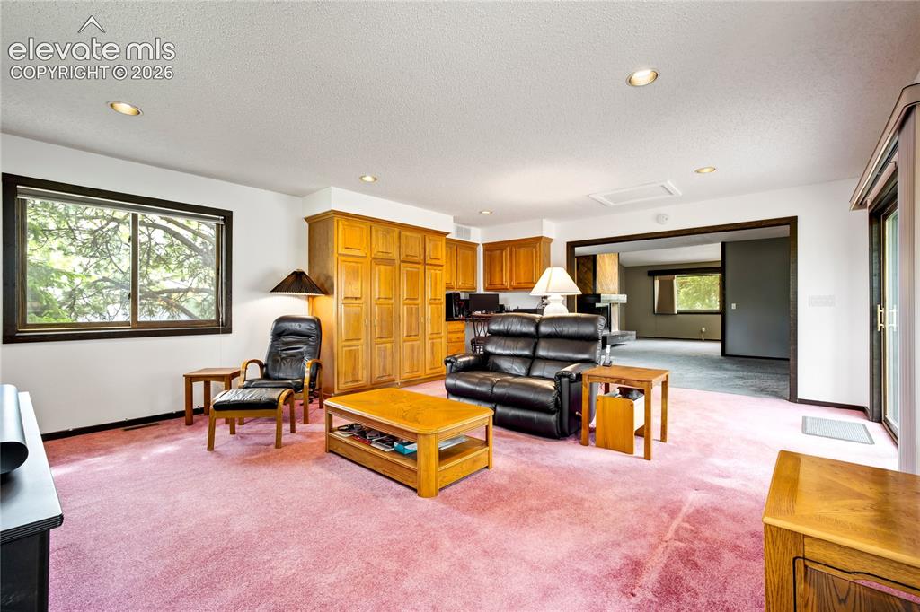 Image 19 of 50: Living Room