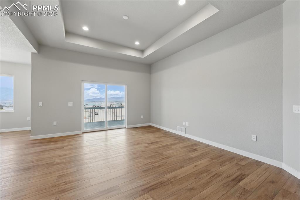 Image 5 of 22: Living Room