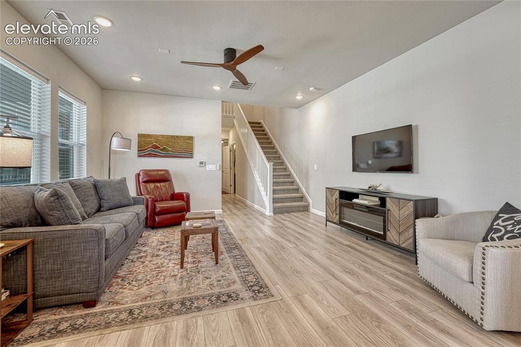 Image 11 of 31: Living Room
