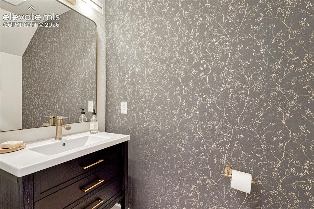 Image 14 of 31: Bathroom