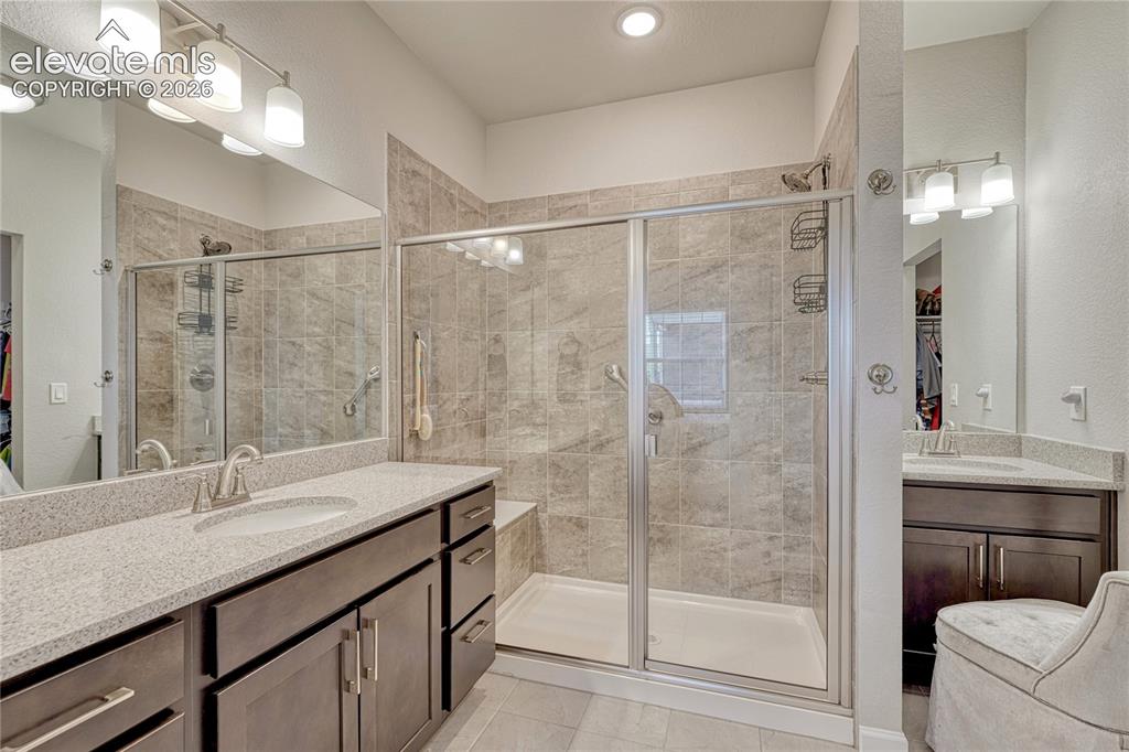Image 19 of 31: Bathroom