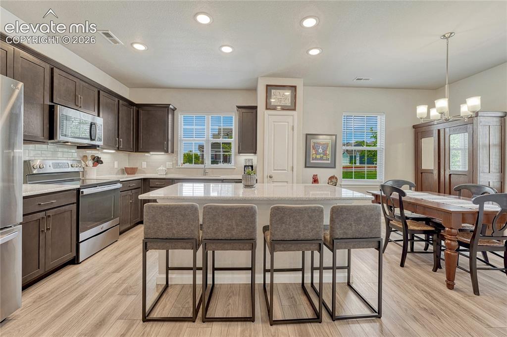 Image 7 of 31: Kitchen
