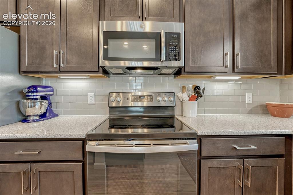 Image 8 of 31: Kitchen
