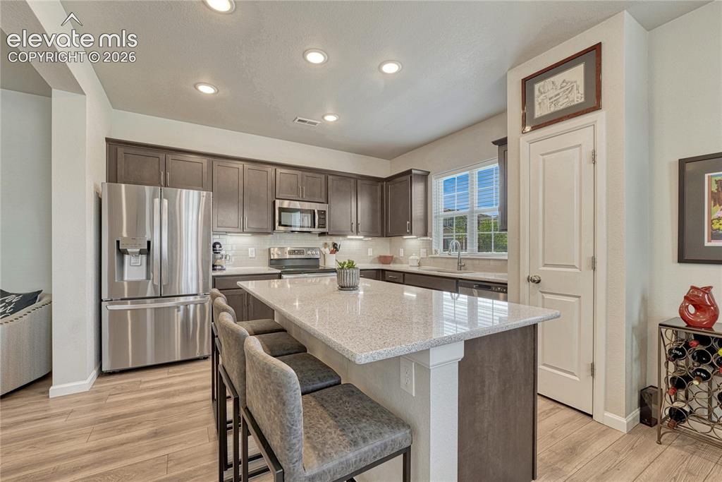 Image 9 of 31: Kitchen