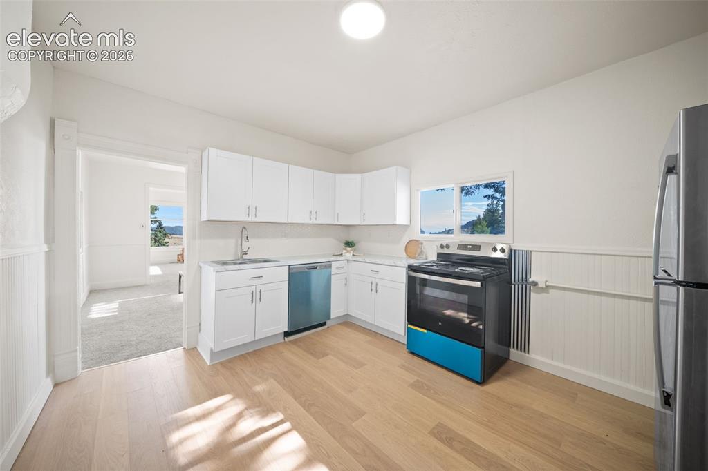 Image 7 of 18: Fresh paint, new flooring, and new appliances