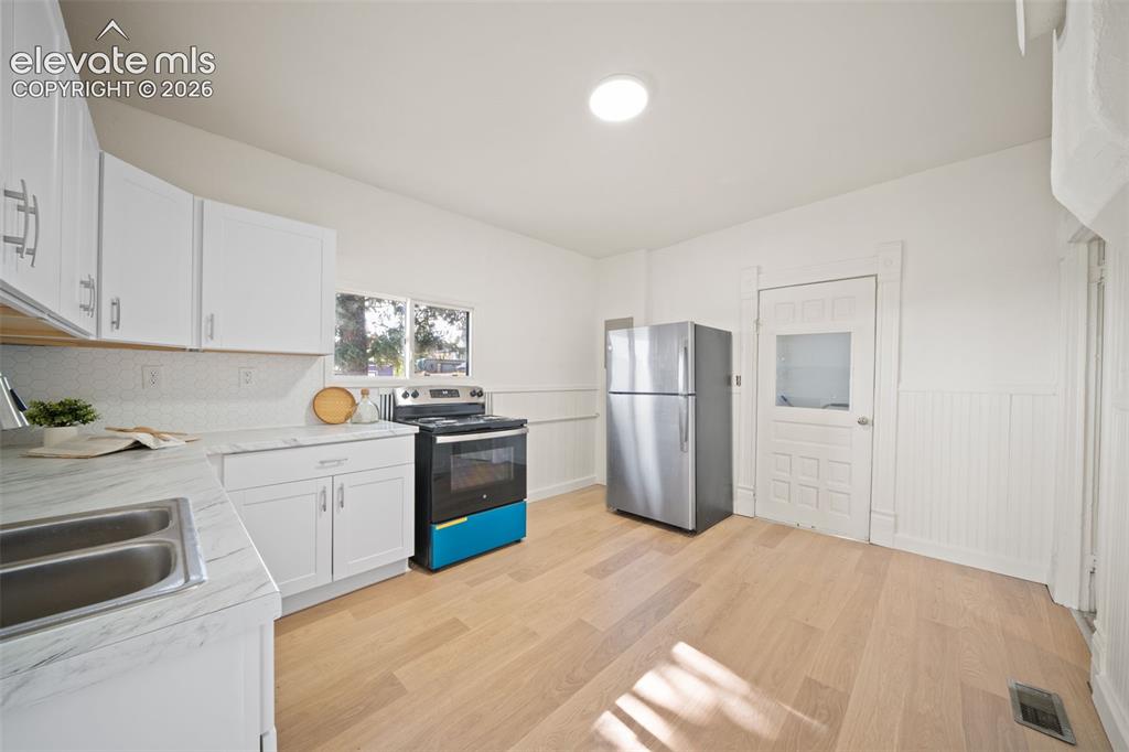 Image 8 of 18: Fresh paint, new flooring, and new appliances